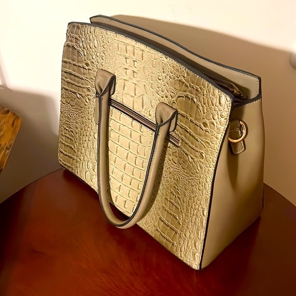 Large Faux Alligator Bag. NWOT. Absolutely New. Gold Trim. Many Pockets! - Picture 3 of 12